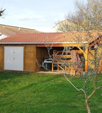 Garage en béton aspect bois 