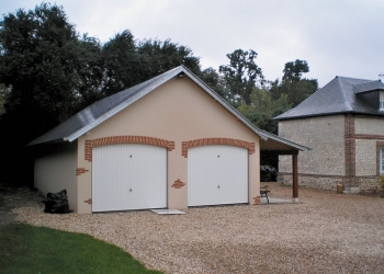 Garage béton 2 pentes et couverture ardoises par Abridis