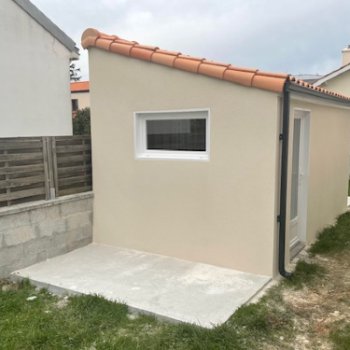 Abri de jardin en béton enduit 1 pente