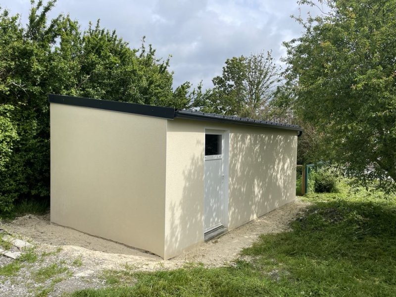 Abri en béton enduit 1 pente bac acier