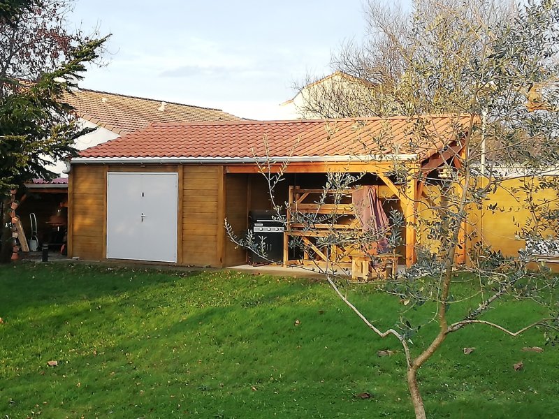 GARAGE_BETIWOOD Garage en béton aspect bois